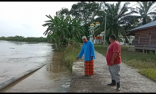 Surau Suluk Syekh Muhammad Kayo, Imam: Jika Tidak Diturap, akan Runtuh Digerus Arus Sungai